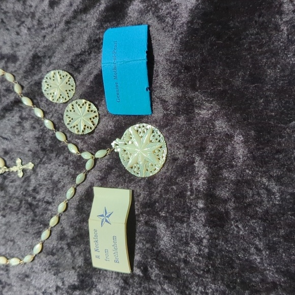 Unbranded Mother of Pearl Hand Carved Necklace, Bracelet & Earring Set Jeruselum - Picture 8 of 16